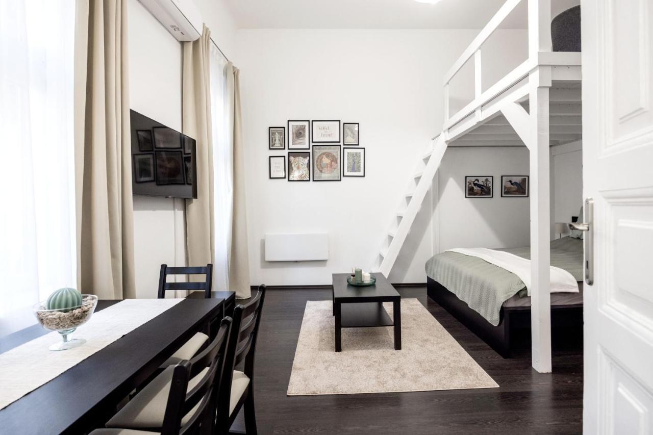 Ferienwohnung Charming Downtown Hideaway Steps From New York Cafe! Budapest Exterior foto