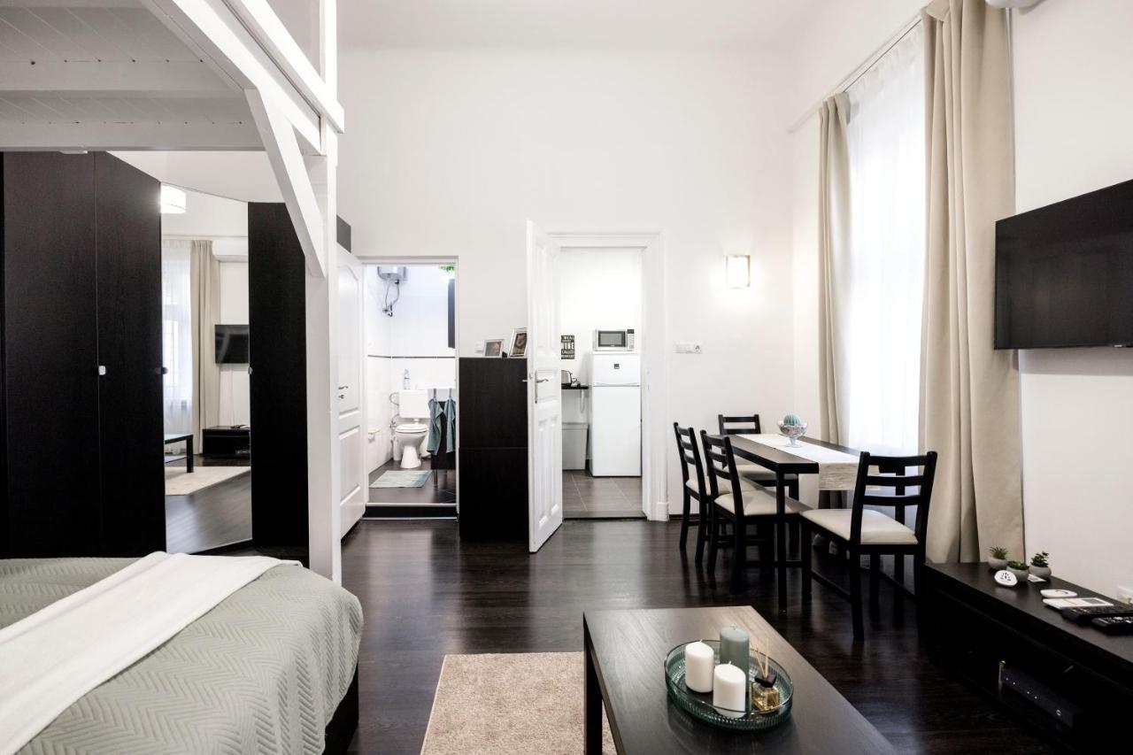 Ferienwohnung Charming Downtown Hideaway Steps From New York Cafe! Budapest Exterior foto