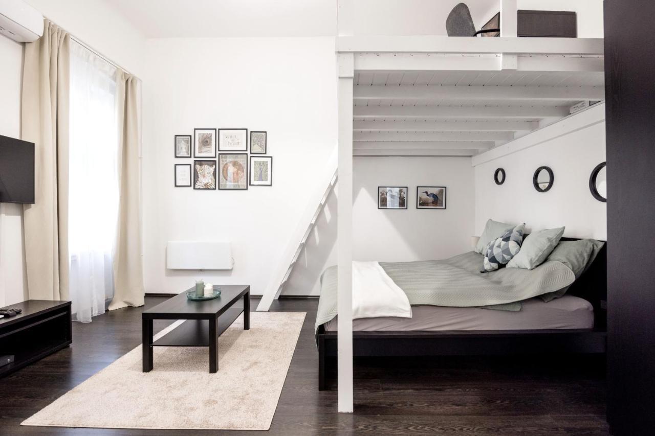 Ferienwohnung Charming Downtown Hideaway Steps From New York Cafe! Budapest Exterior foto