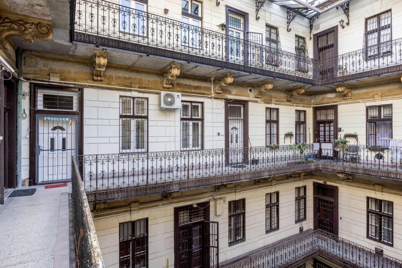 Ferienwohnung Charming Downtown Hideaway Steps From New York Cafe! Budapest Exterior foto
