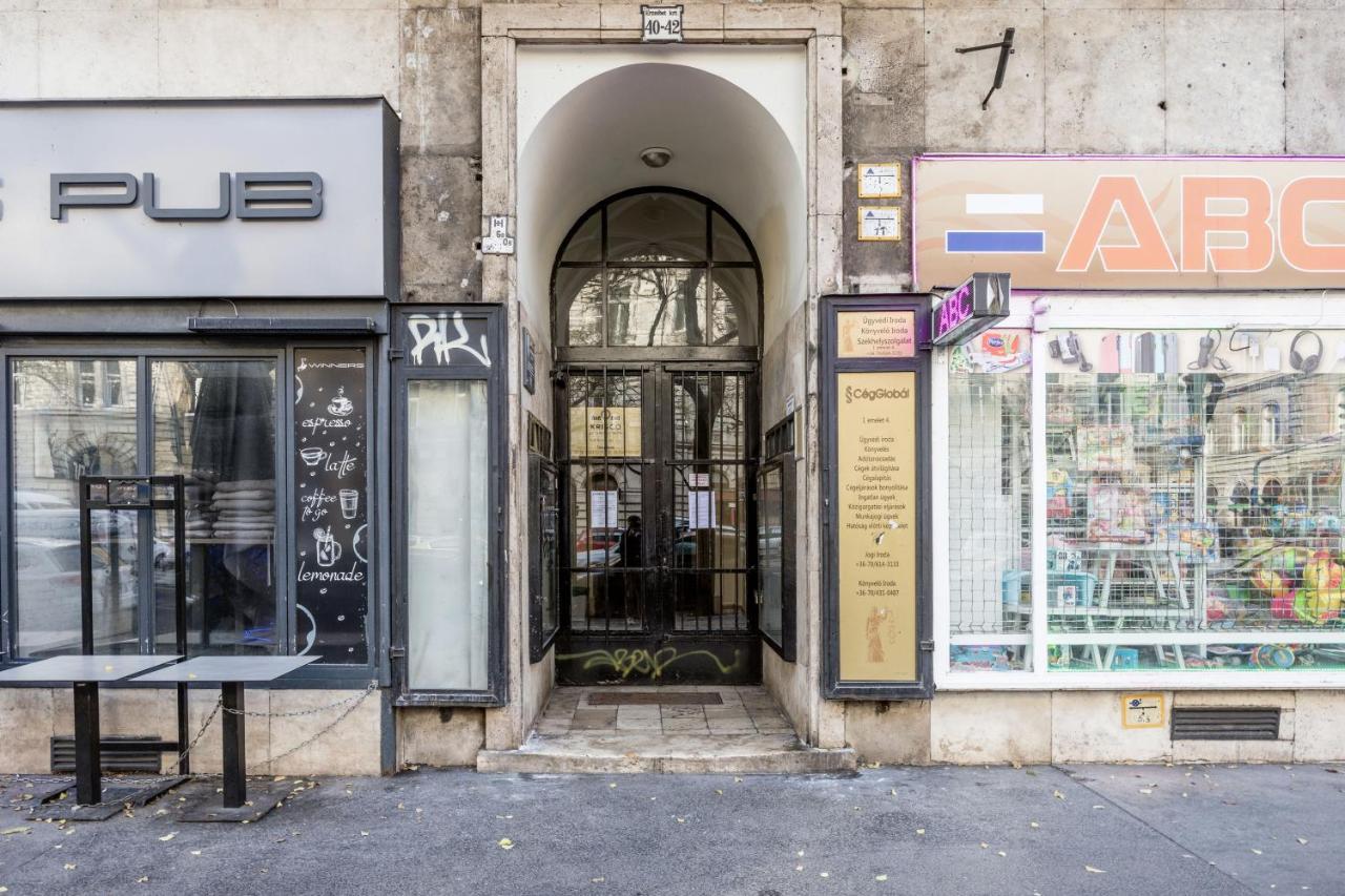Ferienwohnung Charming Downtown Hideaway Steps From New York Cafe! Budapest Exterior foto